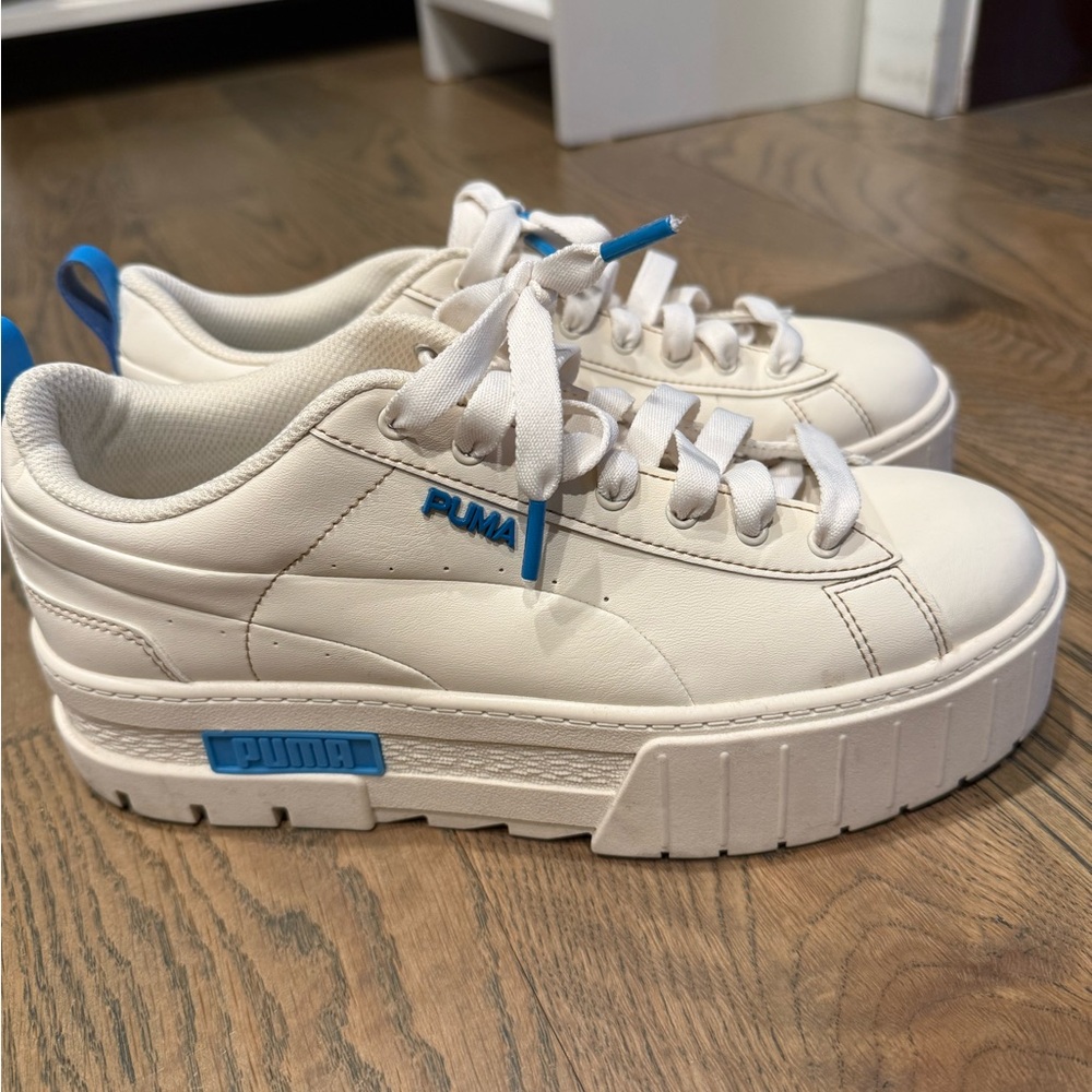 Puma Wmns Mayze Infuse sneakers in the "Pristine/Ocean Dive" size 9.5. Worn once